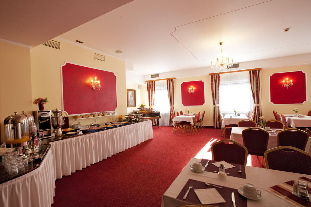 Hotel Savoy Ceske Budejovice Exterior photo