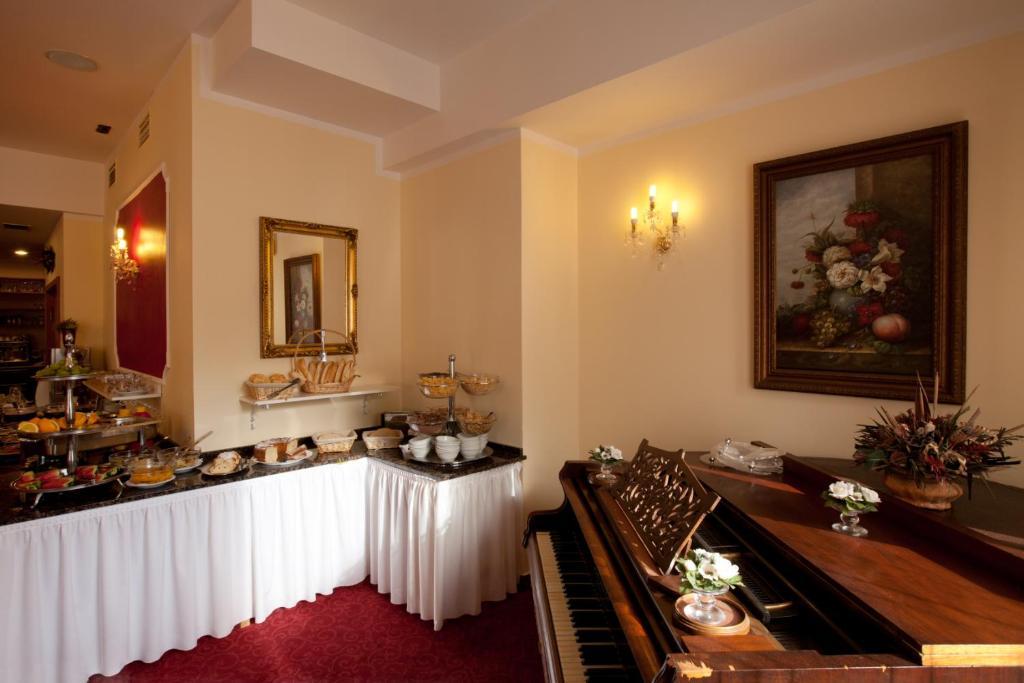 Hotel Savoy Ceske Budejovice Exterior photo