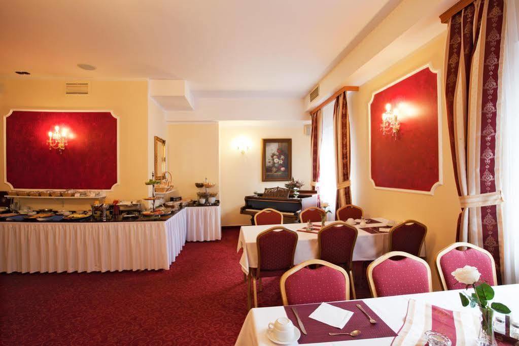 Hotel Savoy Ceske Budejovice Exterior photo